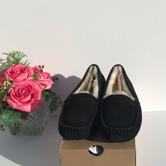 UGG Scallop Moc - Picture 8 of 11